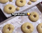 Foto langkah ke 4 dari resep Donat lembut dan empuk tanpa Kentang.