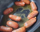 Une image de l'étape 1 de Pommes de terre en cocotte et saucisses fumées 😋.