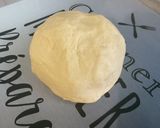 Une image de l'étape 4 de Pâte brisée à la vanille, crème et lait.