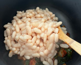 Foto del paso 4 de la receta: Potaje de judías pintas, espinacas y bacalao