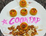 A picture of step 4 of Emoji mango kalakand ladoo.