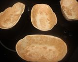 Foto del paso 2 de la receta: Tortilla de ensaladilla en cestitas al horno