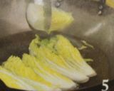 A picture of step 5 of Braised Chinese white cabbage with preserved sausages.