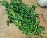 Foto del paso 1 de la receta: Ensalada de verano: patata, atún, perejil picado, ajo y aceite