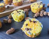 Foto langkah ke 3 dari resep Muffin Keju tanpa mixer.