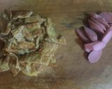 Foto langkah ke 1 dari resep Tumis Telur & Sosis.