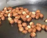 A picture of step 1 of Peanut and dates laddu.