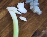 Foto langkah ke 1 dari resep Tekwan Kuah Daun Bawang.