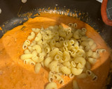 A picture of step 5 of Nuna's Creamy Tomato Pasta.