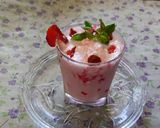 A picture of step 5 of Fresh Strawberry milk shake.