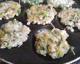 A picture of step 4 of Sabudana+Potato mini uttapa.