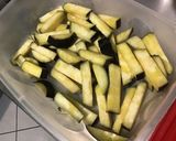 Une image de l'étape 4 de Frites d'aubergines au four aux herbes de Provence et épices.