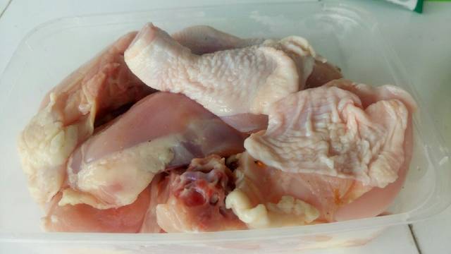 Langkah-langkah untuk membuat Cara membuat Ayam Kecap Berbumbu (tips agar bumbu pd ayam lebih meresap)