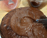 Foto del paso 11 de la receta: Bizcocho tradicional con fresas y chocolate (San Valentín)