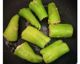 A picture of step 3 of Stuffed Green Chilli.