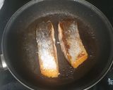 Foto del paso 5 de la receta: Salmón noruego en salsa holandesa con guarnición caramelizada