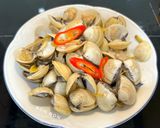 Hình bước làm 2 của món Nghêu Hấp Sả