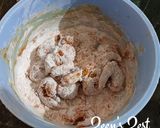 A picture of step 2 of Fried Prawns with Potato Starch.