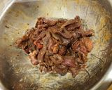 Gambar langkah 1 resipi Stir-fry Beef with Spring Onions & Ginger.