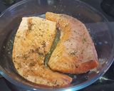 Foto del paso 2 de la receta Salmón al horno sobre puré de boniato con ensalada