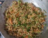 हक्का नूडल्स (hakka noodles recipe in marathi) रेसिपी स्टेप 6 फोटो 