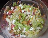 Foto del paso 1 de la receta: Ensalada con aguacate y queso fresco