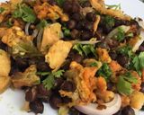 A picture of step 3 of Kalay cholay ki chaat.