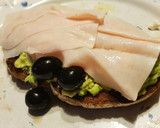 Foto del paso 9 de la receta: Tostadas de Pan con Aguacate y Queso de Cabra
