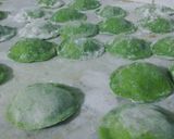 Foto del paso 3 de la receta: Sorrentinos masa verde de paté de hígado y ricota