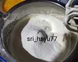 Foto langkah ke 4 dari resep Bolu Coklat Batik Kukus.