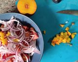 Foto del paso 3 de la receta: Ensalada de tomate y nectarina con bonus track de anchoa