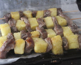 Foto del paso 5 de la receta: Brochetas de secreto de cerdo con piña