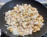 A picture of step 15 of Chicken with Cashews, Bell Peppers, and Carrots.