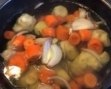 Une image de l'étape 3 de Gratin de topinambours et carottes à la saucisse du Jura.