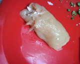 Foto del paso 2 de la receta: Pechuga de pollo rellena, bañada en crema de queso con chipotle