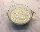 Foto del paso 3 de la receta: Salsa de yogur para dipear!