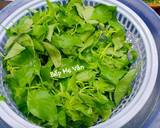 Hình bước làm 1 của món Gà Hấp Lá É Trắng Và Sả Chấm Muối Lá É Trắng