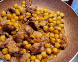 Foto del paso 3 de la receta: Ensalada de verano con legumbres, longaniza, sobrasada y miel