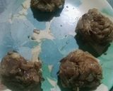 A picture of step 3 of Pyaaz ki kachori.
