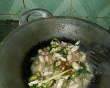 Foto langkah ke 5 dari resep Tumis cumi asin.