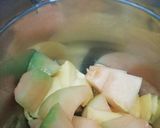 A picture of step 2 of Muskmelon and Mango Smoothie.