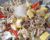 Foto langkah ke 5 dari resep Oseng Tauge Tahu.