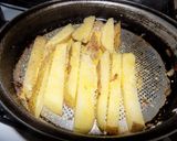 Foto del paso 1 de la receta: Salchipapas con huevo para mojar