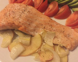 Foto del paso 4 de la receta: Salmón al horno con manzana
