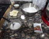 Foto del paso 1 de la receta: Medialunas de manteca muy fáciles y rápidas