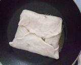 Foto langkah ke 6 dari resep Martabak Telor Teflon Saus Sambal Kecap.