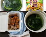 A picture of step 2 of Pickled Cabbage & Shredded Duck Vermicelli雪菜鴨絲湯米.