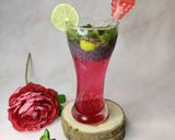 A picture of step 3 of Rose Strawberry Mojito.