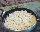 A picture of step 8 of White Sauce Pasta.