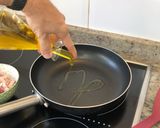 Foto del paso 2 de la receta: Pasta con salsa carbonara tradicional
